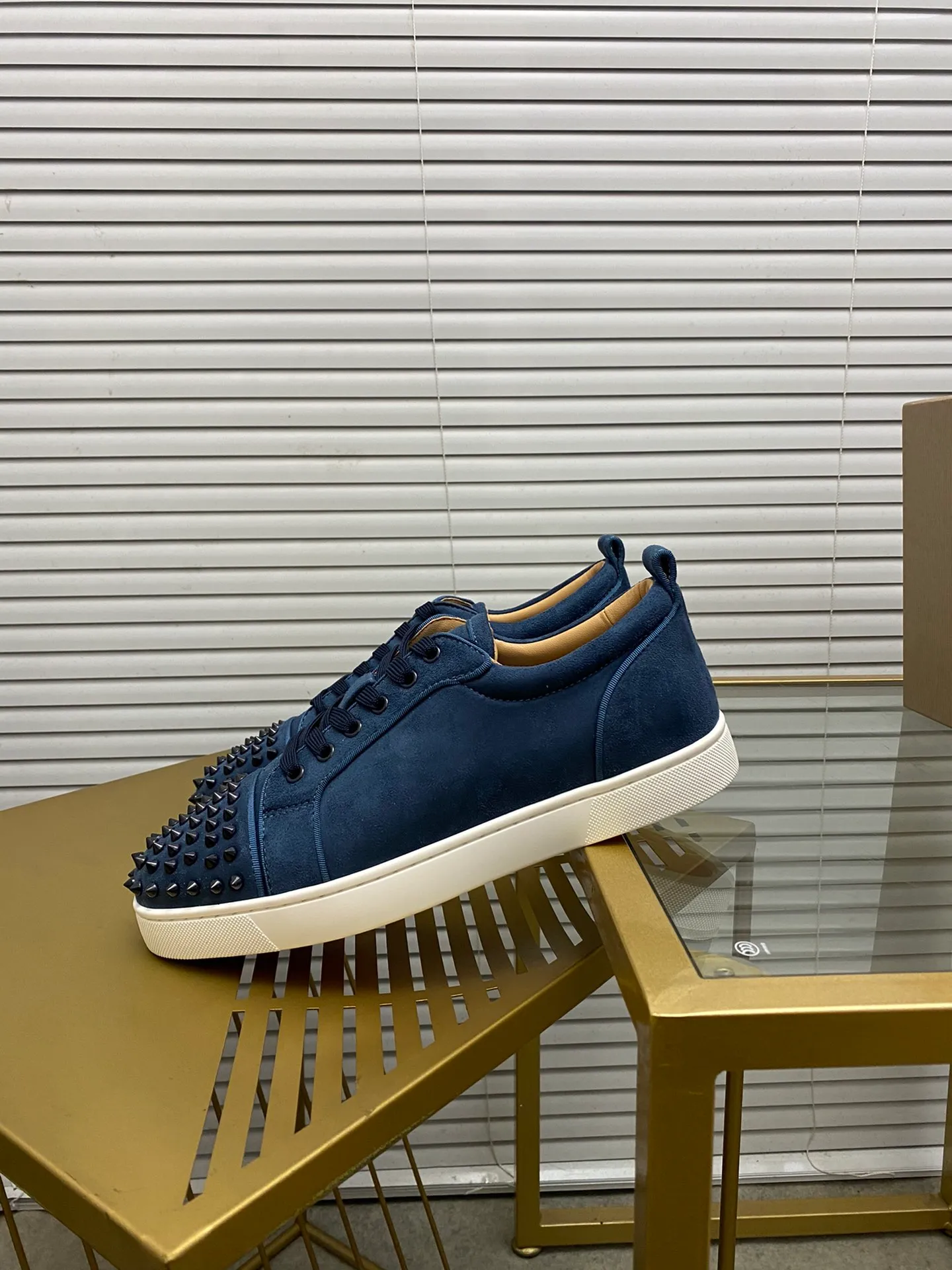 (Customized model) Ex-factory price is 480. christian louboutin (CL red sole shoes) counter series, casual sneakers for couples 📢 📢 📢 Exclusive hot style release 🎈🎈💪 Movable latex feet 👻 Finished outsole line [Proud] 😝Female 35-40# Male 38#-46, global supply😝 [Top version]: Original imported genuine leather upper, top original leather lining, original molded TPU outsole, original 1:1 detail processing, original shoe last,